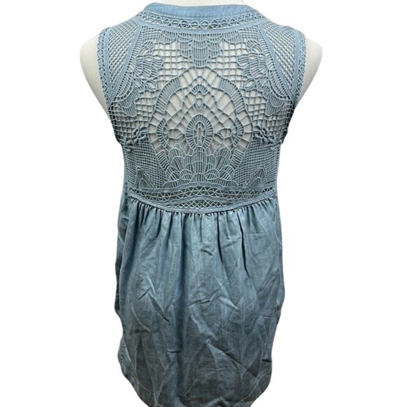 Holding Horses Anthropologie Blue Chambray Sleeveless Lace Back Button Top Sz 2 - Picture 4 of 9